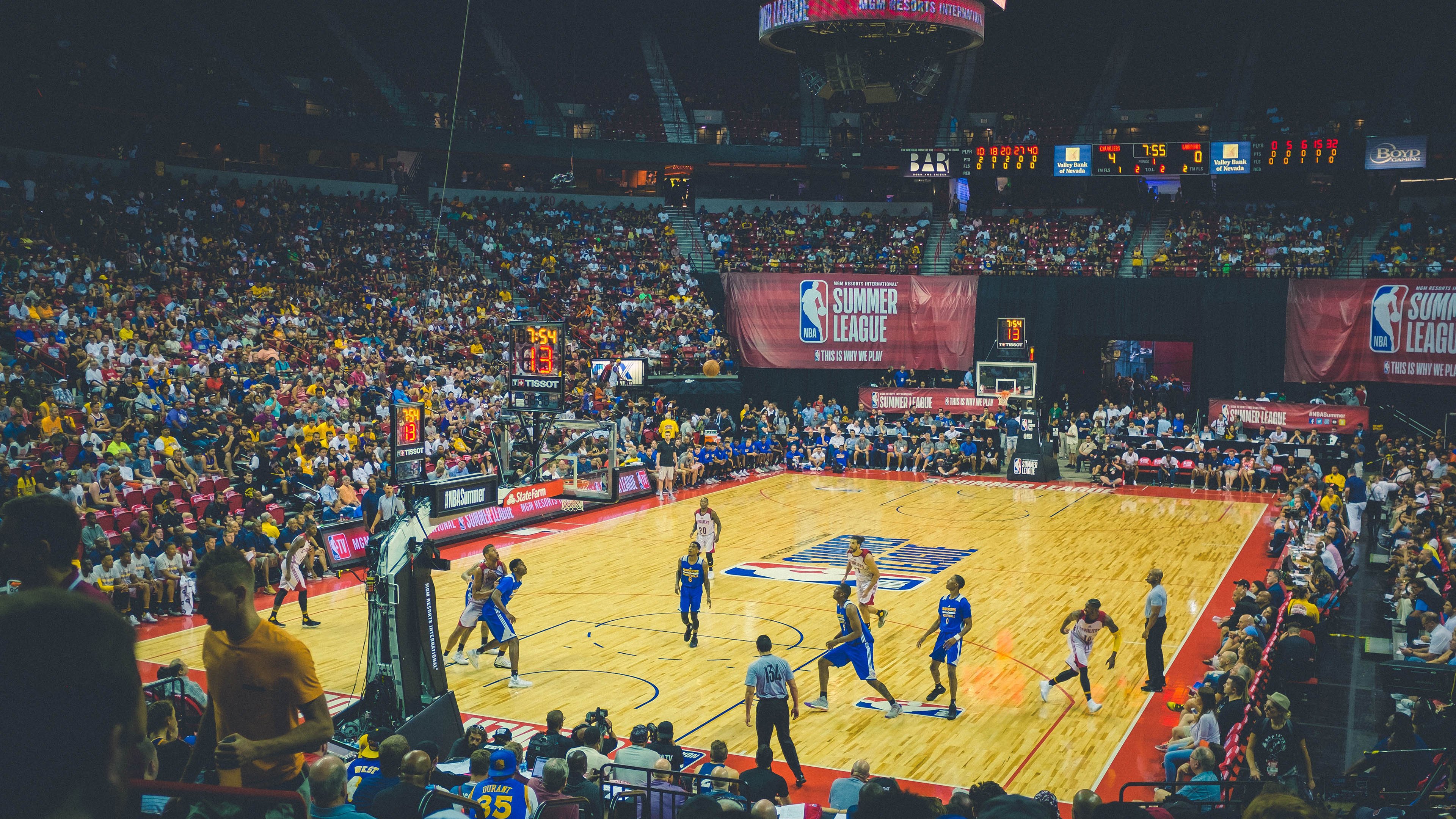 勇士力克快船，库里后撤三分一剑封喉，勇士打快船库里超远三分是哪一场